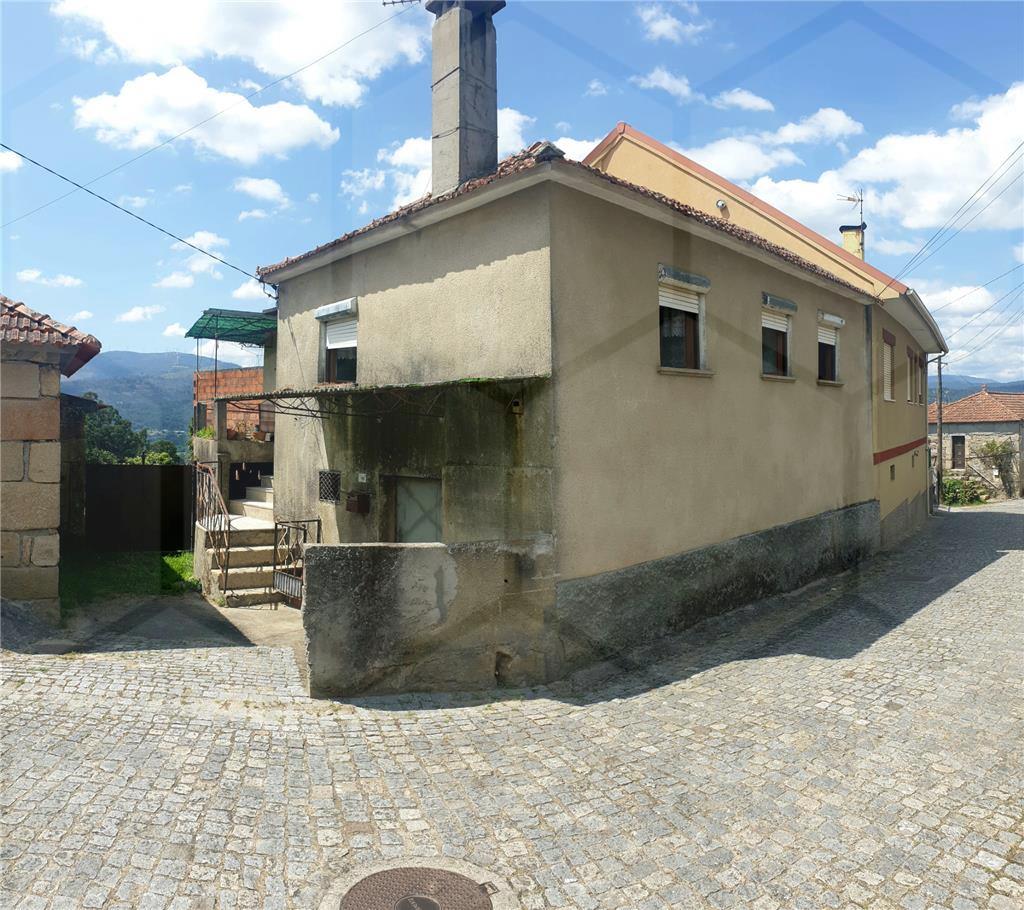 Moradia para reconstrução em Prado, próxima do centro de Melgaço