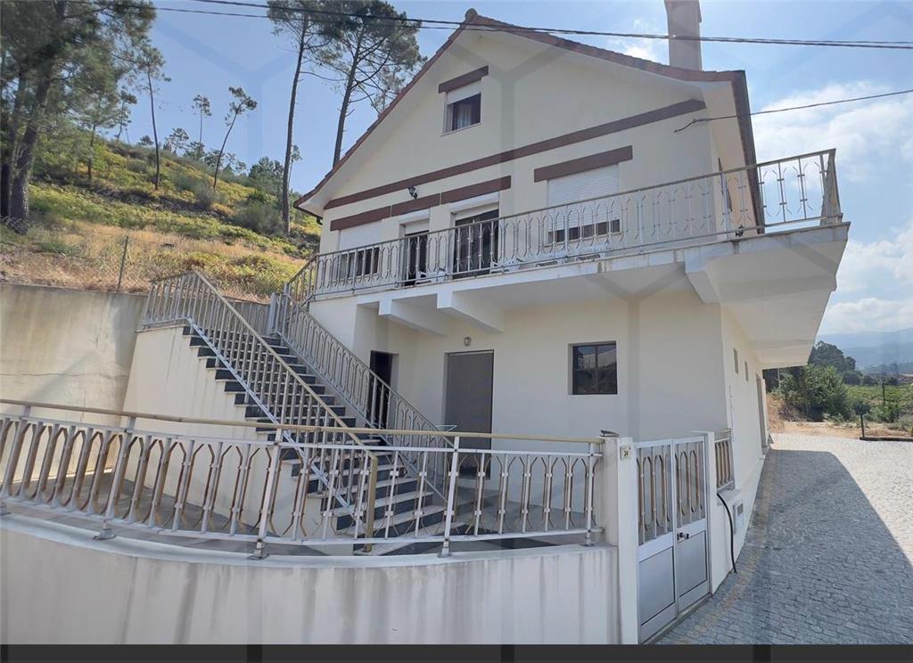 Moradia V5 em Remoães