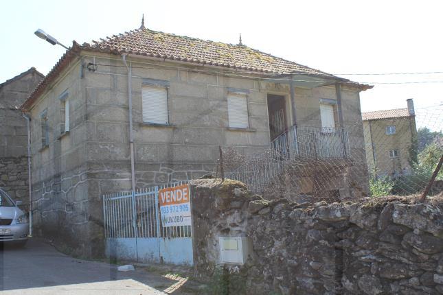 Moradia em pedra V2 com anexo e terreno, em zona tranquila