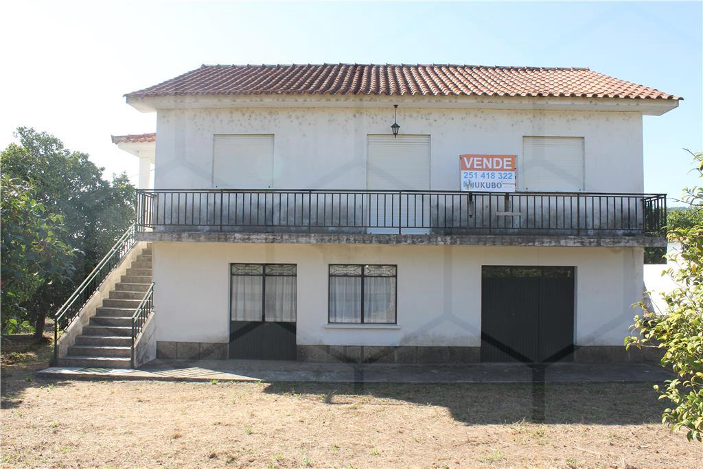 Moradia e terreno em Barbeita