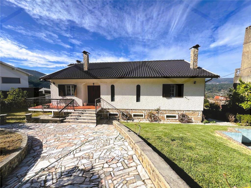 Conjunto de Moradias e Terrenos em Paços, Melgaço  //  Venda Conjunta ou Separada