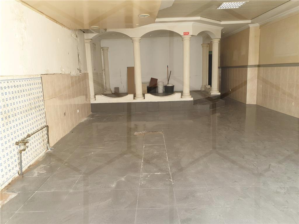 Estabelecimento Comercial na Vila de Melgaço — Melgaço, Vila e Roussas - foto 2