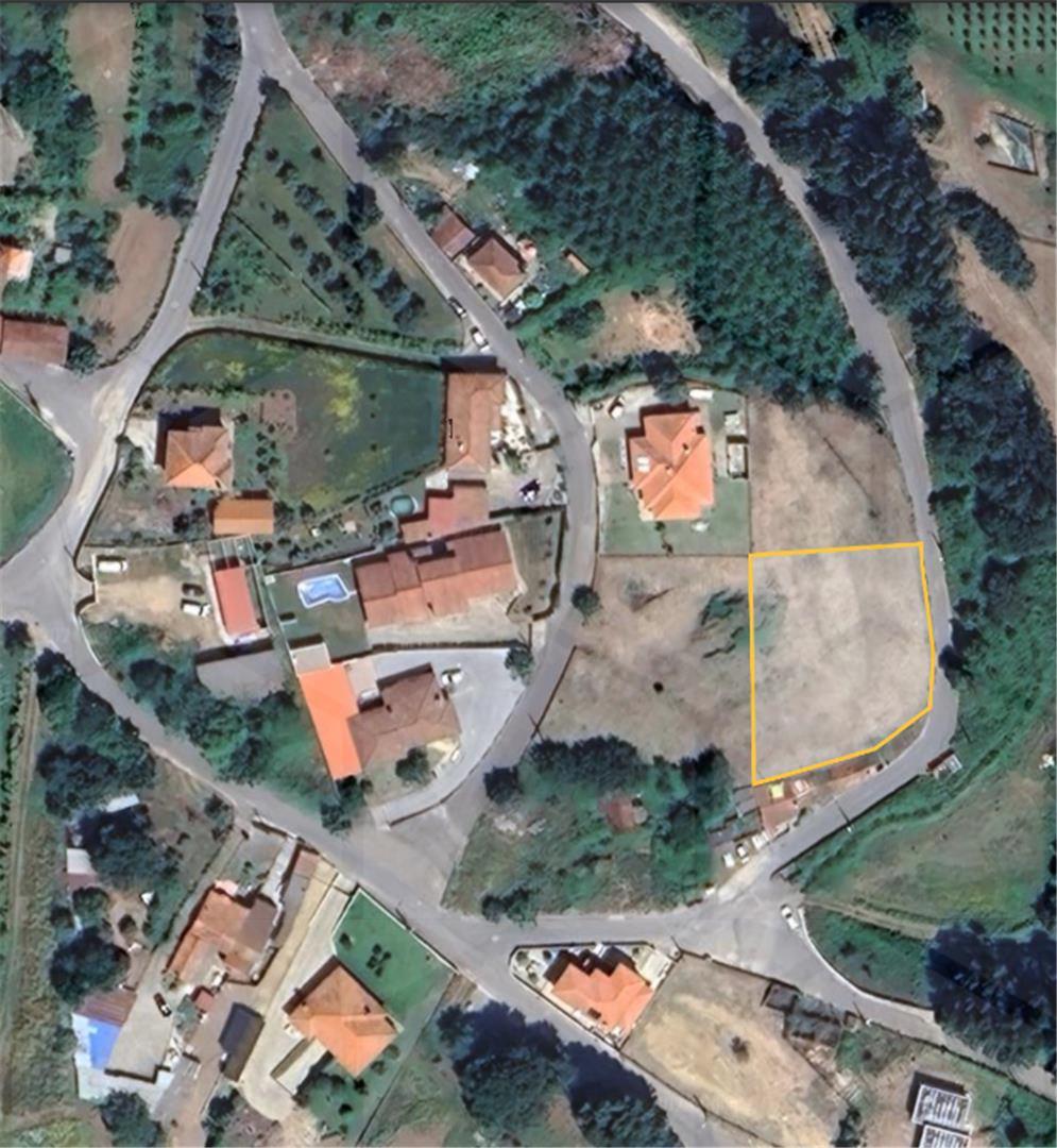 Terreno com aptidão construtiva em Campos, Vila Nova de Cerveira