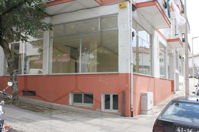 Loja para arrendamento no centro da Vila de Melgaço