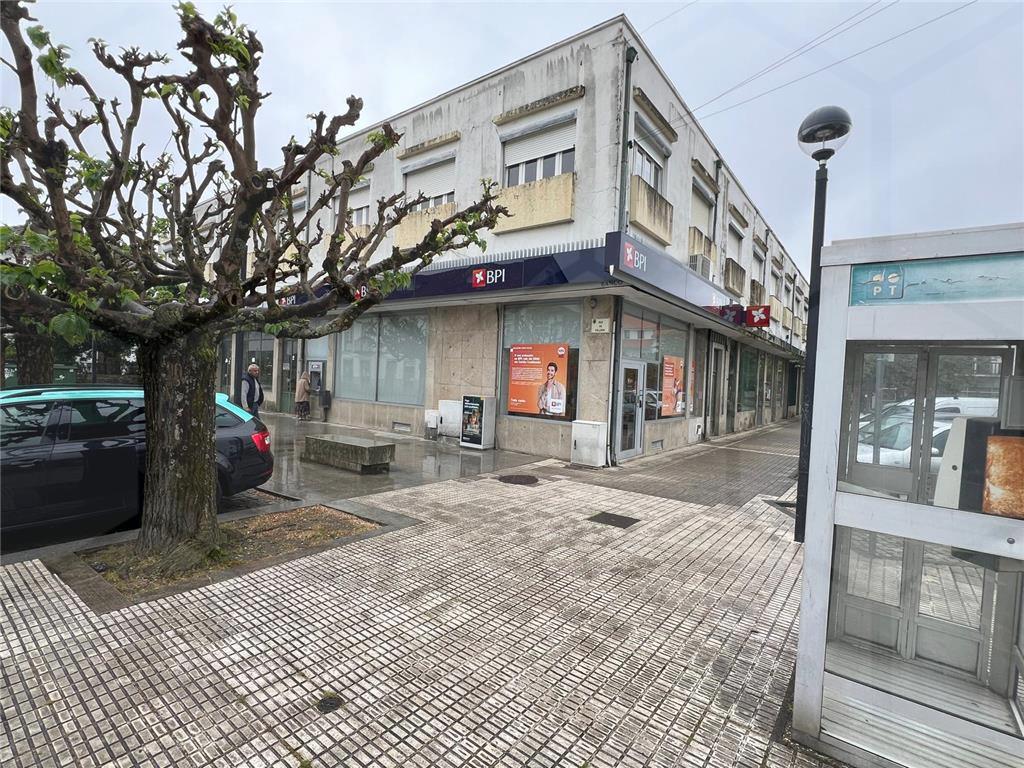 Prédio na Rua da Calçada — Melgaço, Vila e Roussas - foto 2