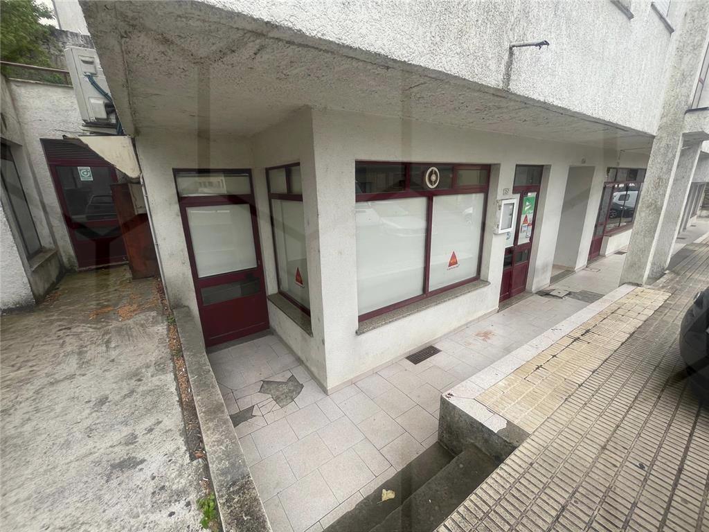 Restaurante/Pizzaria equipada para arrendamento no centro de Melgaço