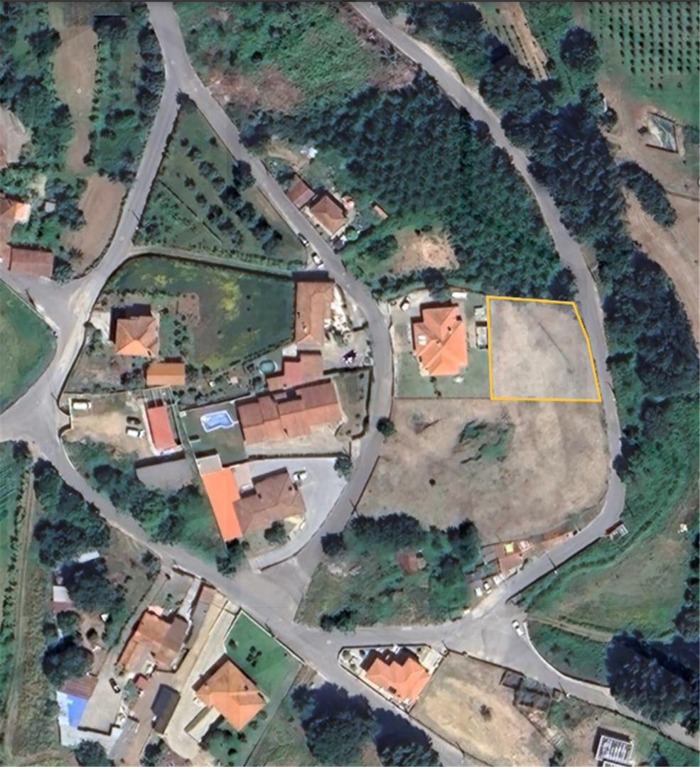 Terreno com aptidão construtiva em Campos, Vila Nova de Cerveira