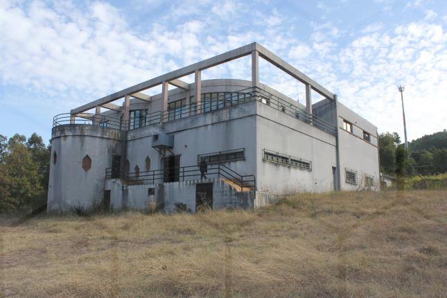 Edifício de grande dimensão para indústria ou armazém – Melgaço