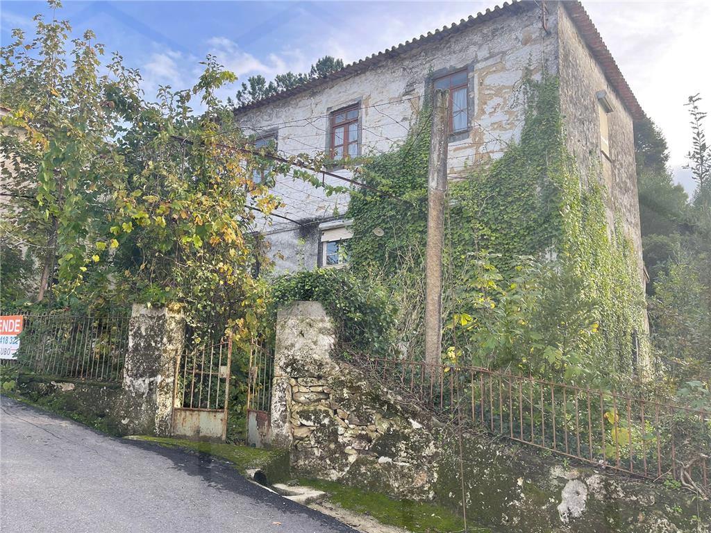 Moradia em pedra com 3 pavimentos e quintal junto às termas do Peso — Melgaço, Prado e Remoães - foto 2