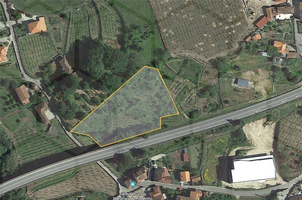 Terreno agrícola Remoães com excelente exposição solar