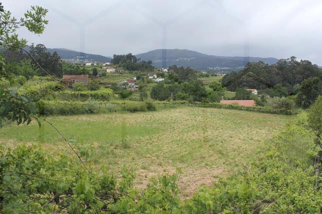 Terreno urbanizável com 4.000 m² e possibilidade de 4 lotes – Melgaço — Melgaço, Vila e Roussas - foto 2
