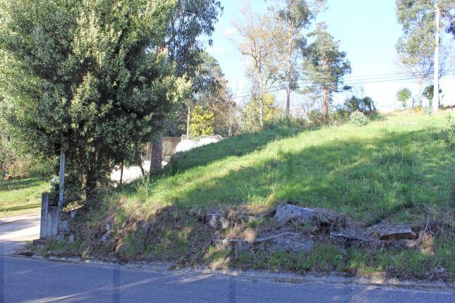 Terreno com aptidão construtiva de 1.064 m² junto à estrada — Melgaço, Vila e Roussas - foto 2