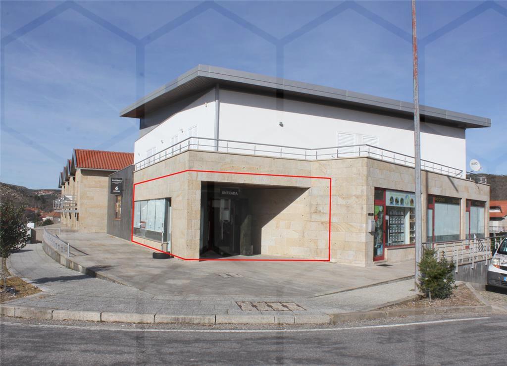 Estabelecimentos comerciais em Castro Laboreiro — Melgaço, Castro Laboreiro e Lamas de Mouro - foto 2