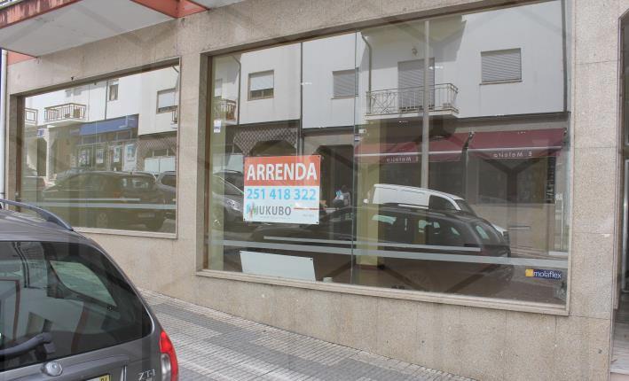 Loja ampla para arrendamento no centro de Melgaço (172 m²)