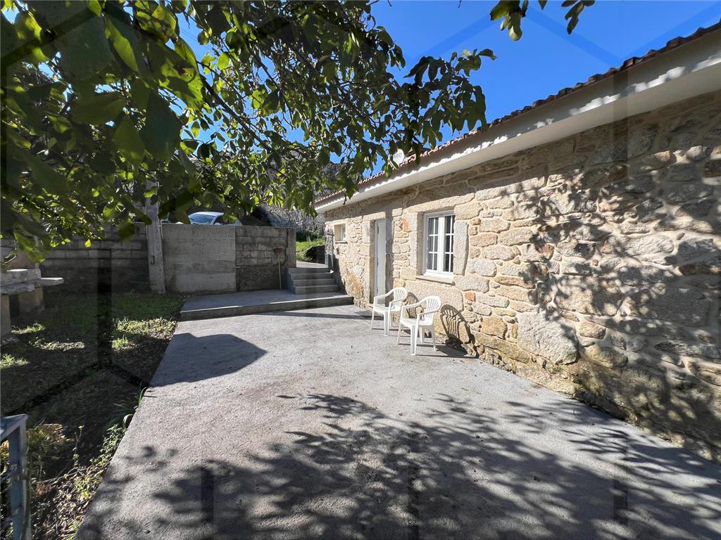 Moradia V3 recuperada, pronta a habitar, com terreno — Melgaço, Paderne - foto 8